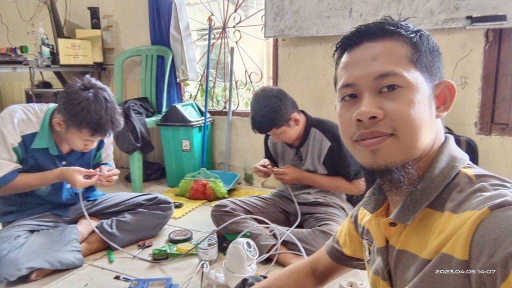 Praktik Lapangan Siswa TJKT Dalam Pemindahan CCTV dari OPI Jakabaring ke Seberang Ulu: Proyek Maintenance yang Sukses