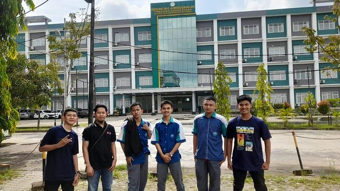 Siswa TJKT Penyelesaian Maintenance CCTV di Gedung Fakultas Kedokteran Universitas Muhammadiyah Palembang