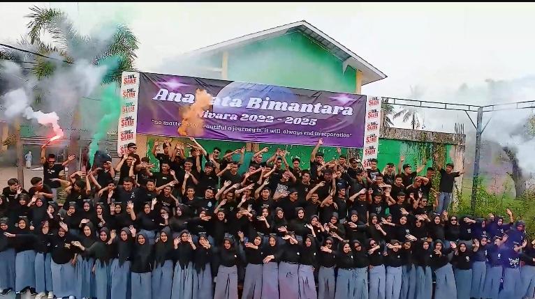 Momen Haru dan Meriah! SMK SILBER Gelar Flashmob Perpisahan Angkatan Anagata Bimantara Nivara 2022-2025
