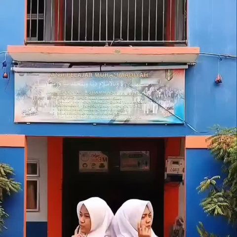 HAIII GUYSSS👋🏻👋🏻 perkenalkan kami kelompok 5 by [pemudi kota] XI AK 2✨️ mau sendal yang…